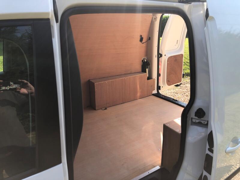 VOLKSWAGEN CADDY