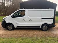 VAUXHALL VIVARO
