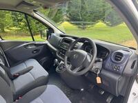 VAUXHALL VIVARO