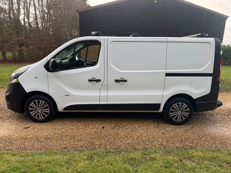 VAUXHALL VIVARO