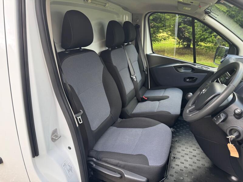 VAUXHALL VIVARO
