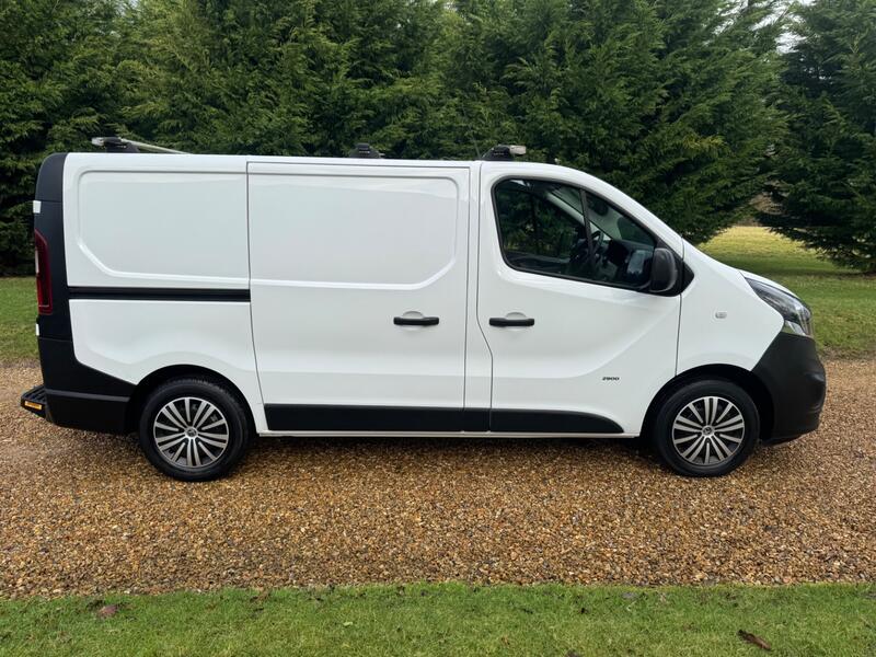 VAUXHALL VIVARO