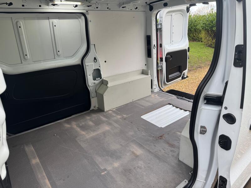 VAUXHALL VIVARO