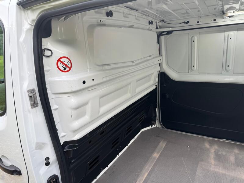 VAUXHALL VIVARO