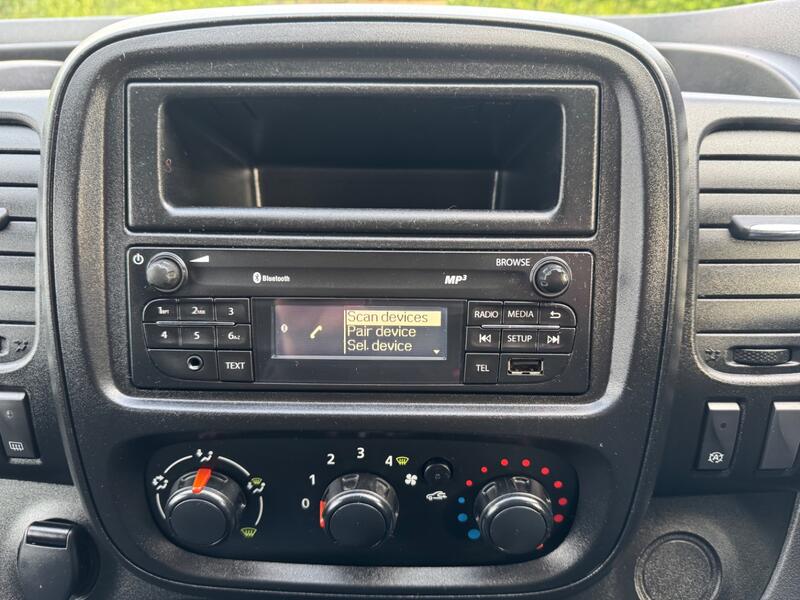 VAUXHALL VIVARO