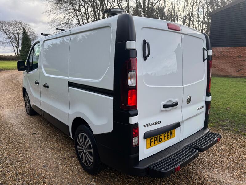 VAUXHALL VIVARO
