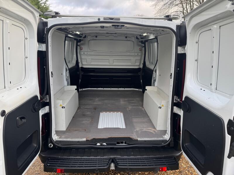 VAUXHALL VIVARO