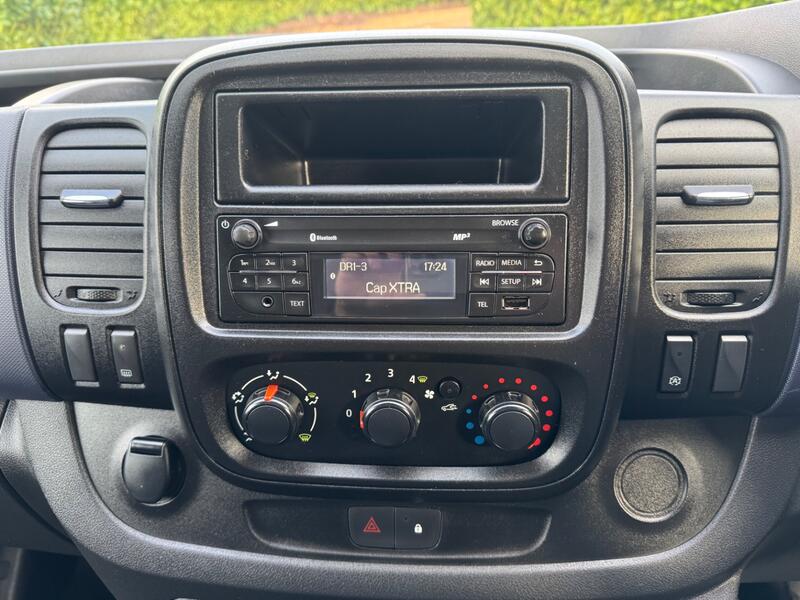 VAUXHALL VIVARO