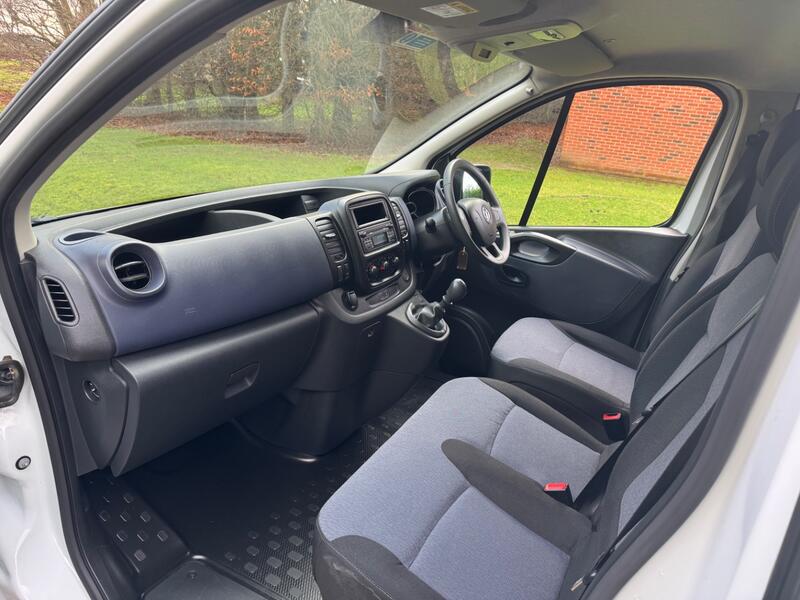 VAUXHALL VIVARO
