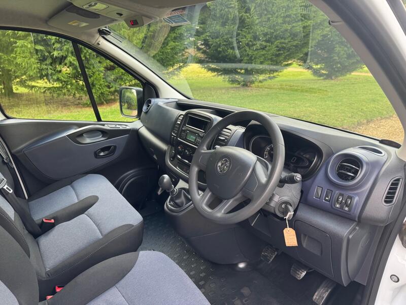 VAUXHALL VIVARO