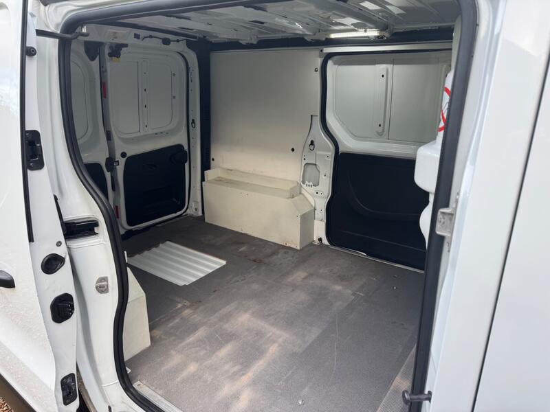VAUXHALL VIVARO