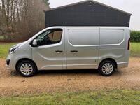 VAUXHALL VIVARO