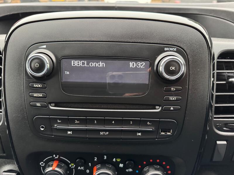 VAUXHALL VIVARO