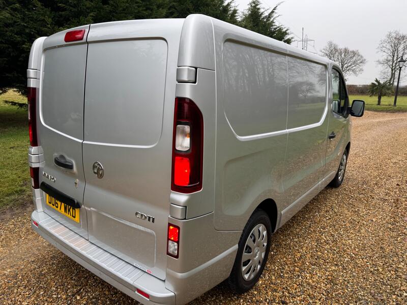 VAUXHALL VIVARO
