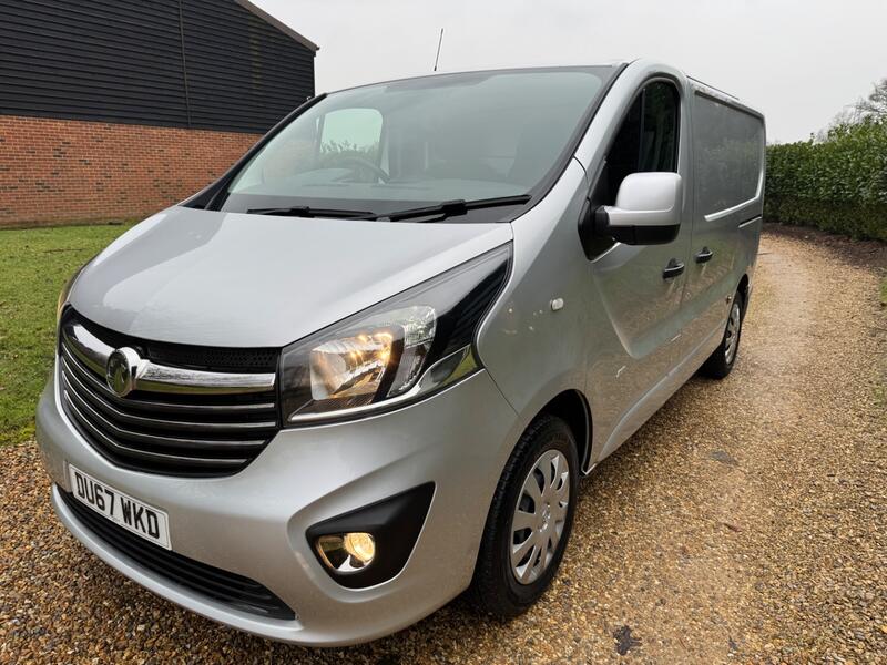 VAUXHALL VIVARO