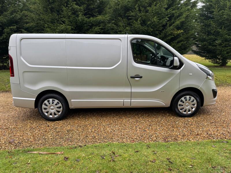 VAUXHALL VIVARO