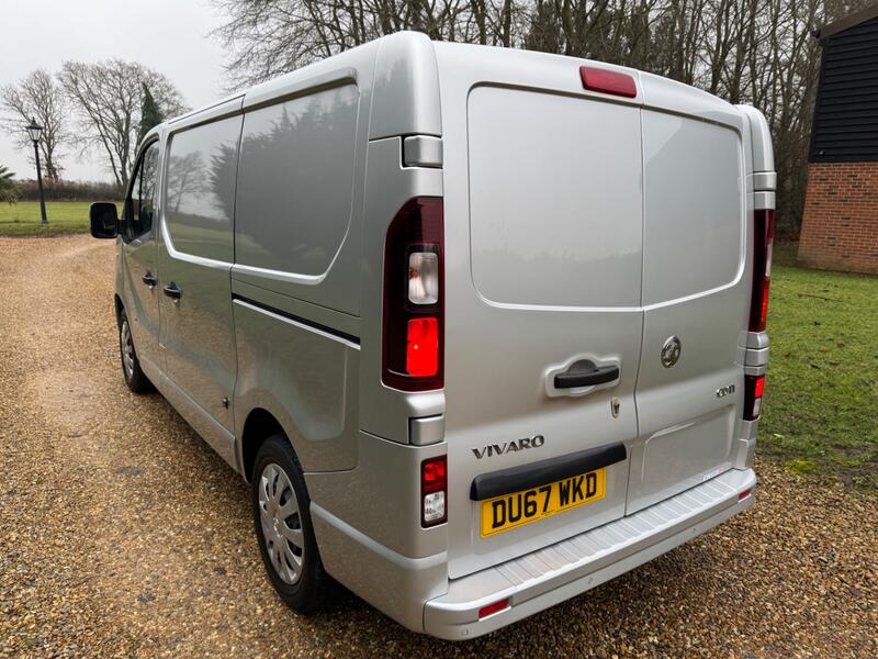 VAUXHALL VIVARO