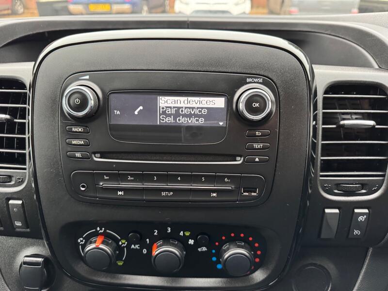 VAUXHALL VIVARO