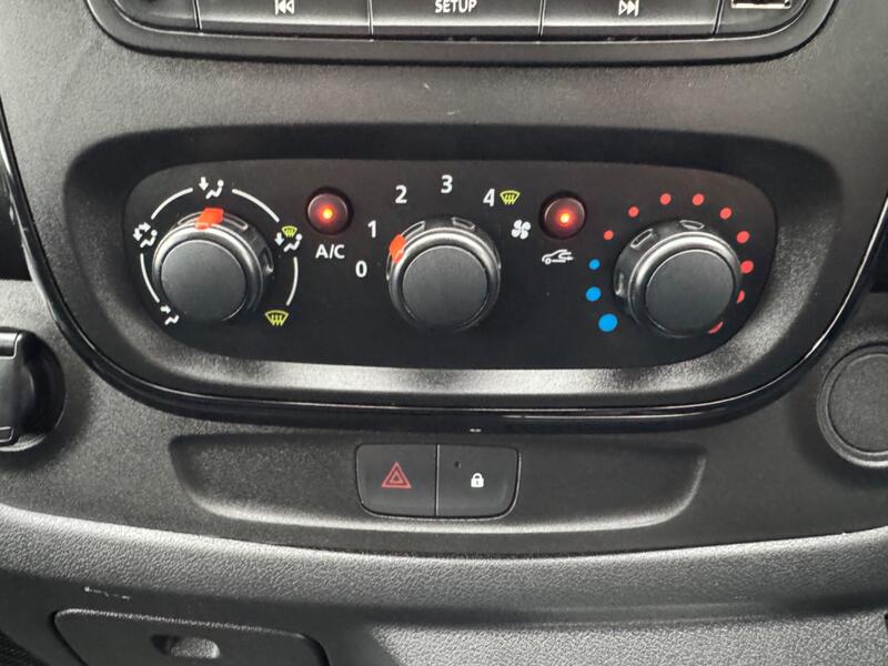 VAUXHALL VIVARO