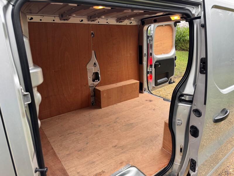 VAUXHALL VIVARO