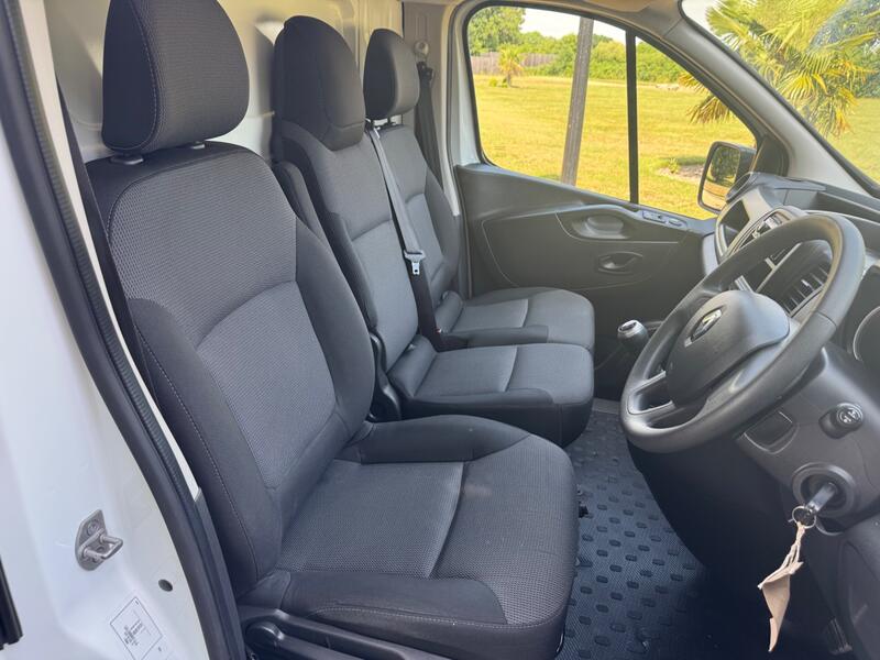 RENAULT TRAFIC